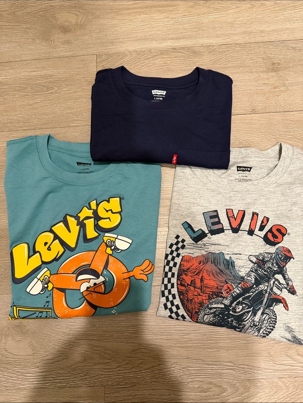 Levi's Kids  Bundle Large (14/16) Short Sleeve Tees in Teal, Navy & Heather Gray